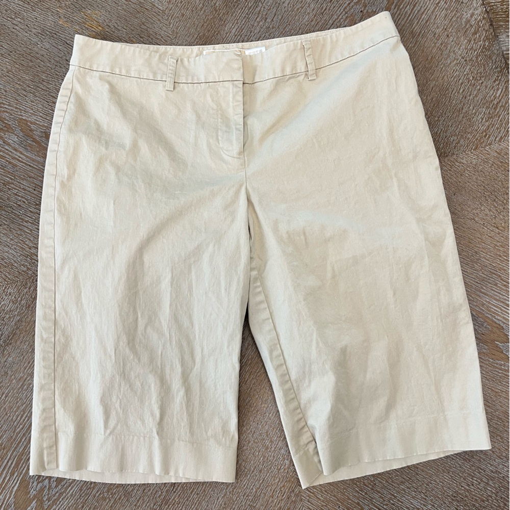 Michael Kors Beige Bermuda Shorts, Size 8 waist 33” inseam 13”